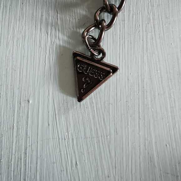 Guess Necklace - Picture 3 of 3